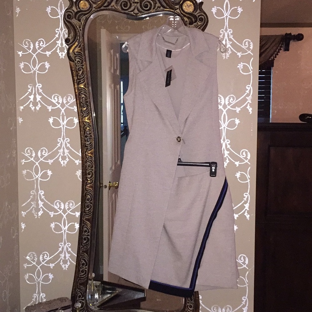 White House- Black Market Set, size Medium